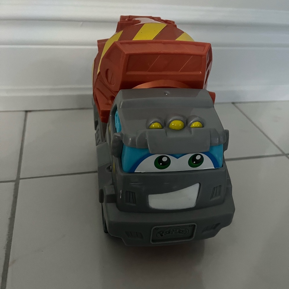 Playdoh dump truck Brand new